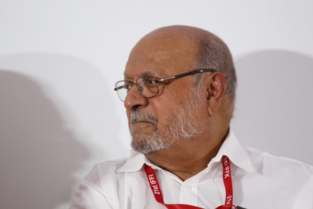 Shyam Benegal in glasses and a white shirt, photographed at the 2016 International Film Festival of Kerala.