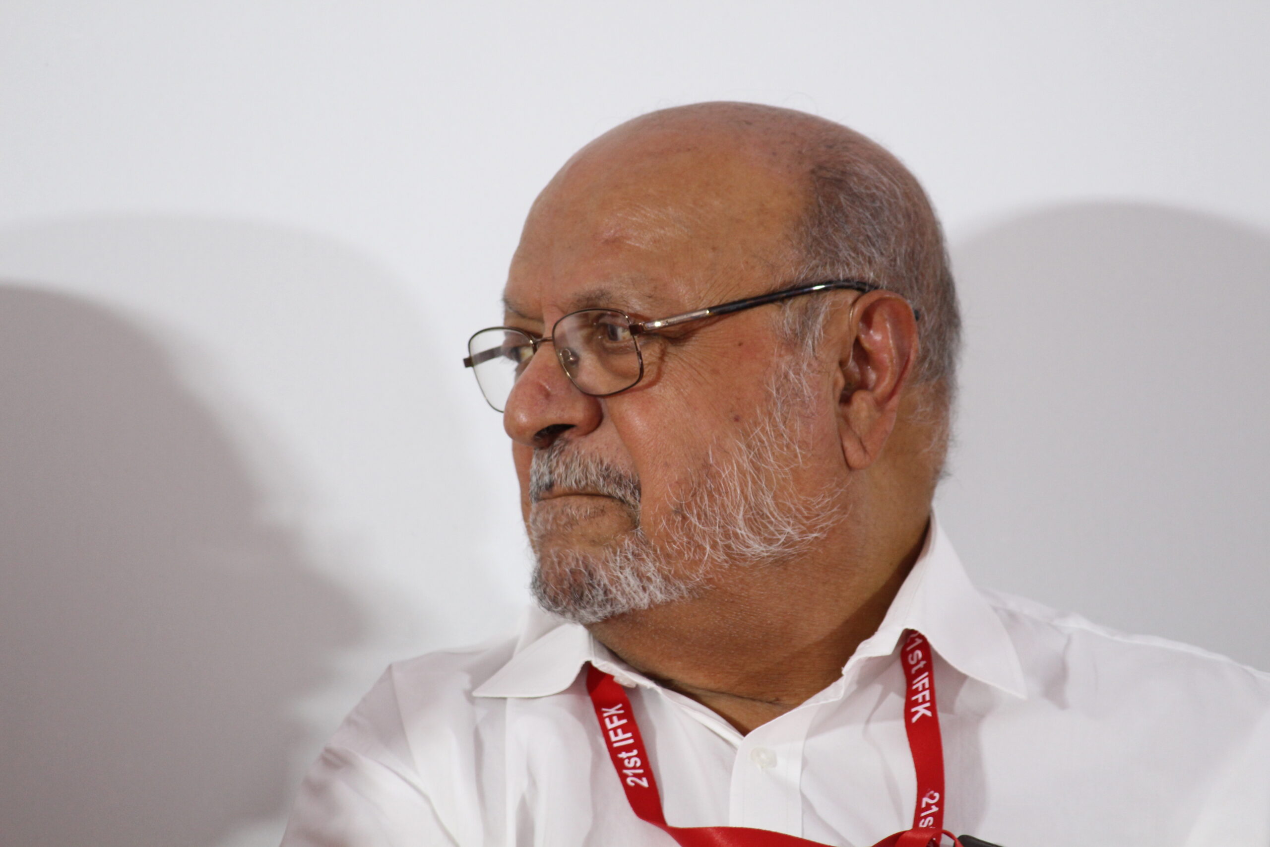 Shyam Benegal in glasses and a white shirt, photographed at the 2016 International Film Festival of Kerala.