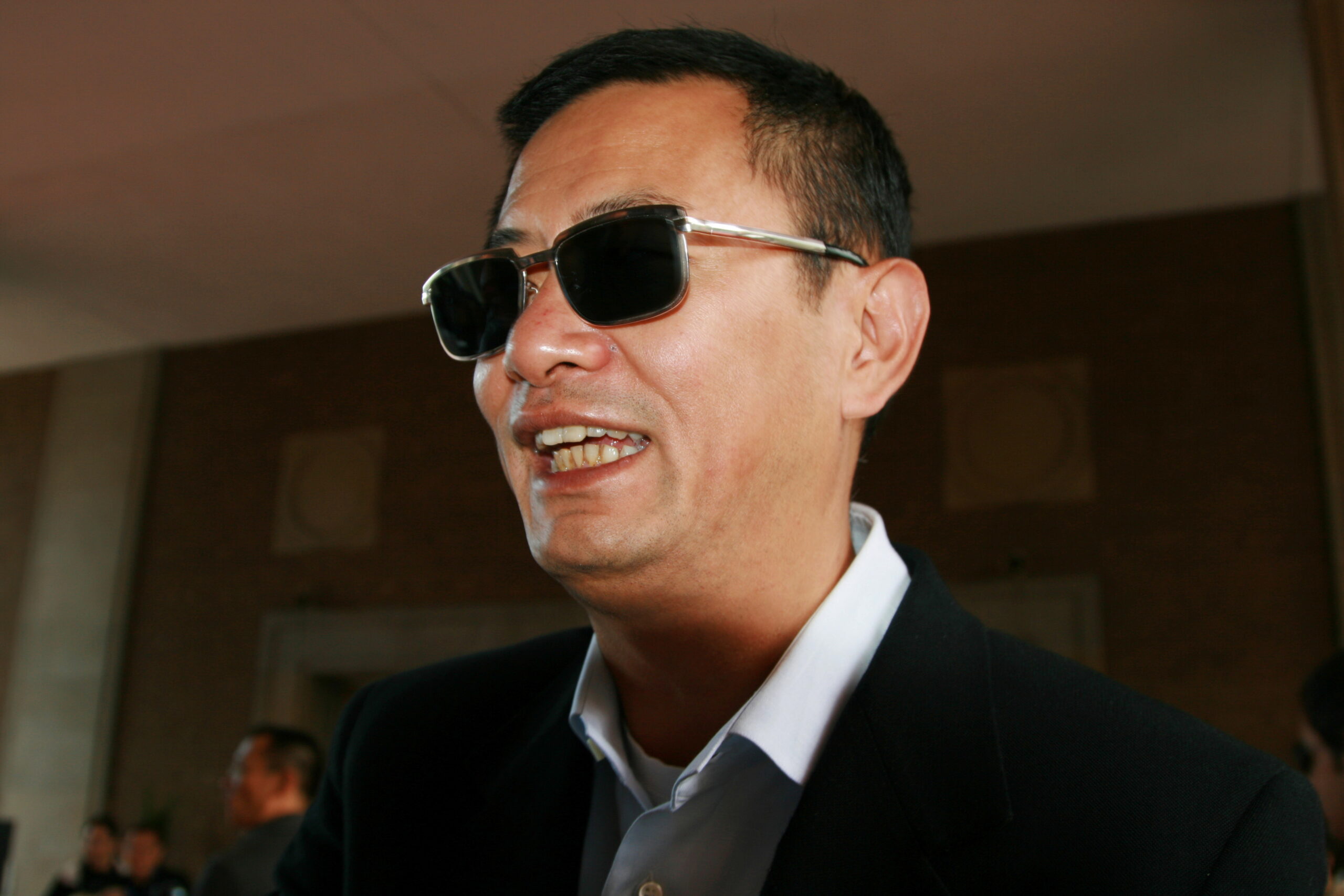 Wong Kar-wai wearing dark sunglasses and a suit at the 2008 Toronto International Film Festival.